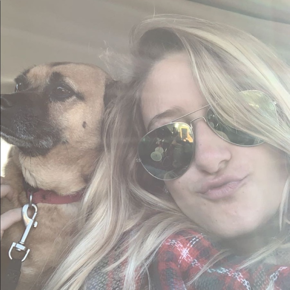 Meet your Posher, Layla